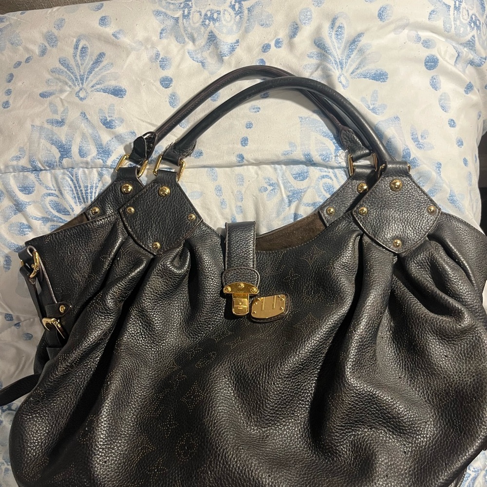 Louis Vuitton Black Leather Shoulder Bag - Picture 2 of 16